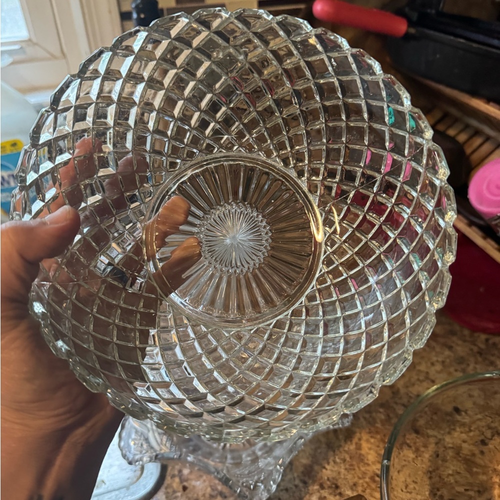 Elegant Clear Glass Serving Bowl